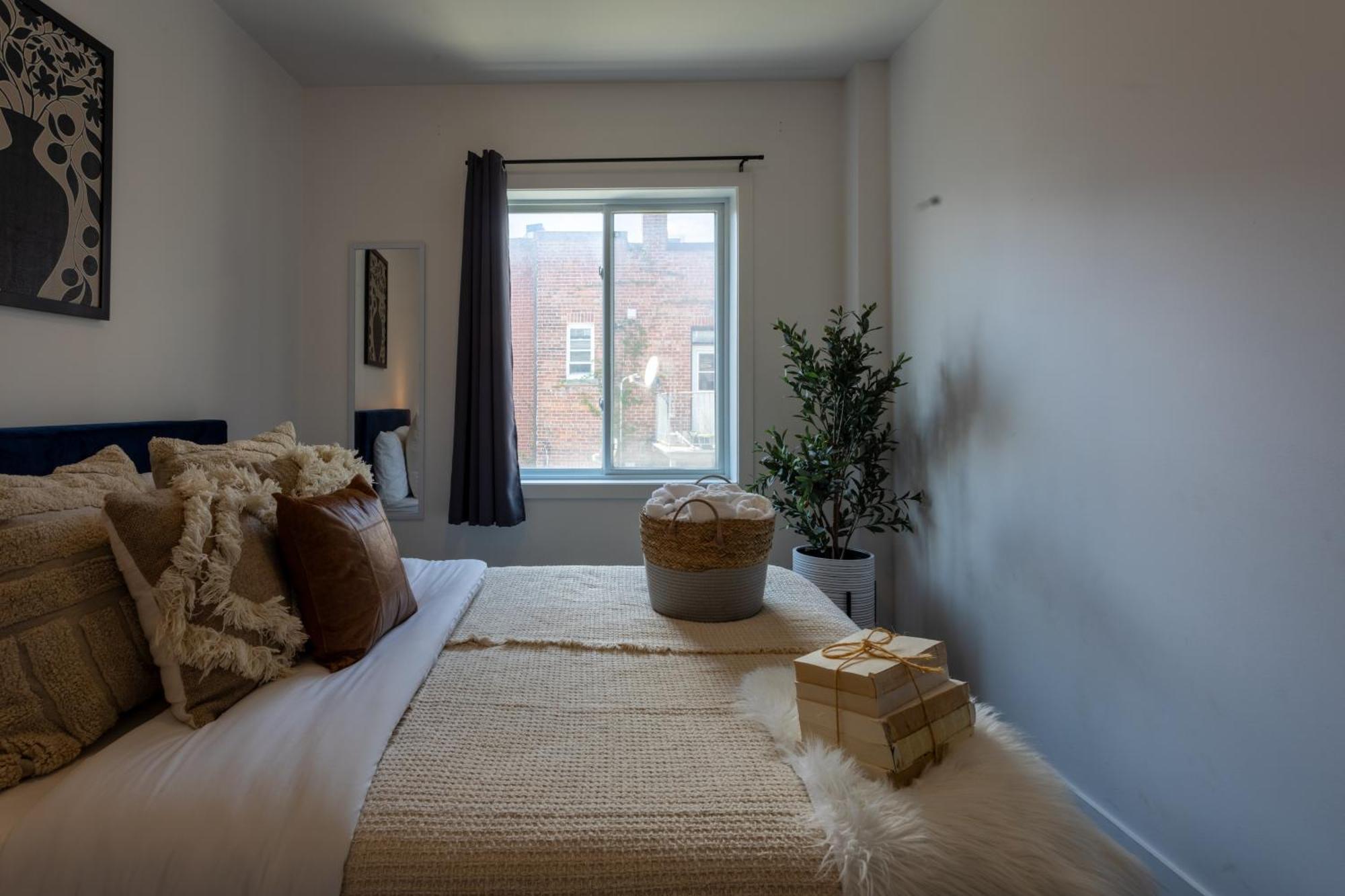 Wonderful 4 Bedroom In The Heart Of Downtown Montreal