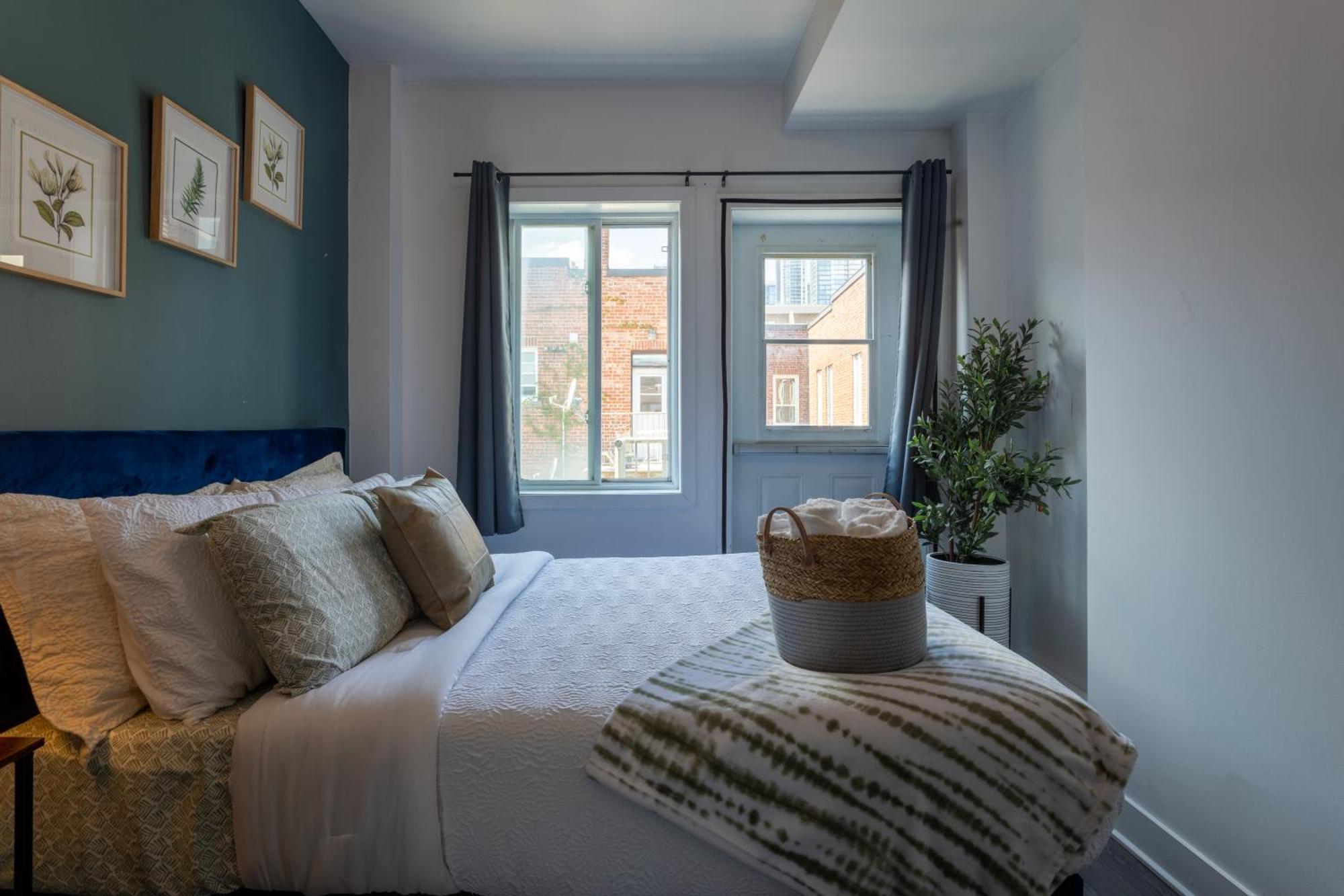 Wonderful 4 Bedroom In The Heart Of Downtown Apartment