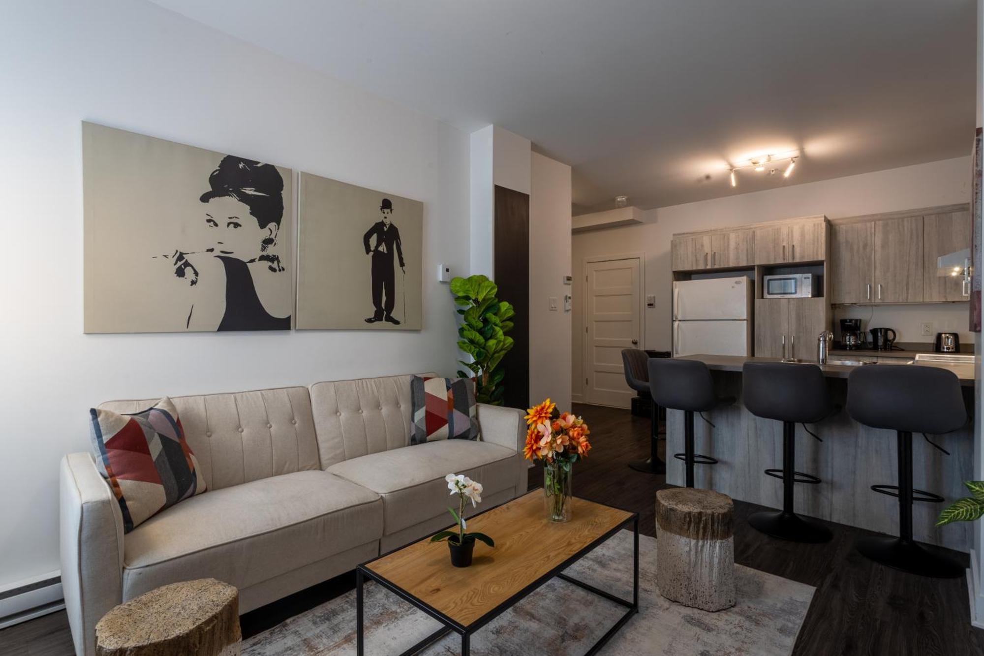 Wonderful 4 Bedroom In The Heart Of Downtown Apartment *