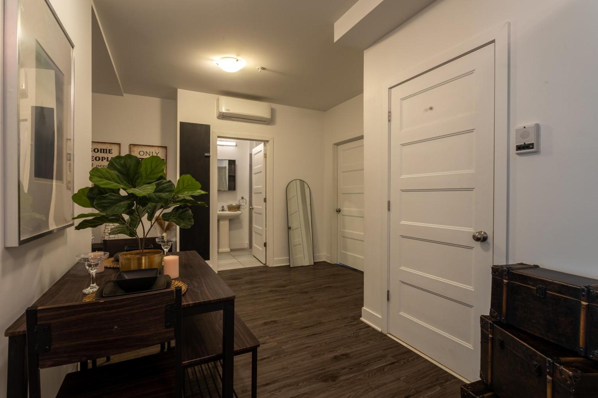 Wonderful 4 Bedroom In The Heart Of Downtown Apartment Montreal