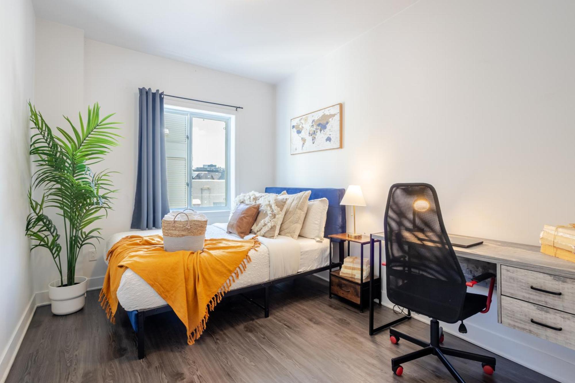 Wonderful 4 Bedroom In The Heart Of Downtown Apartment