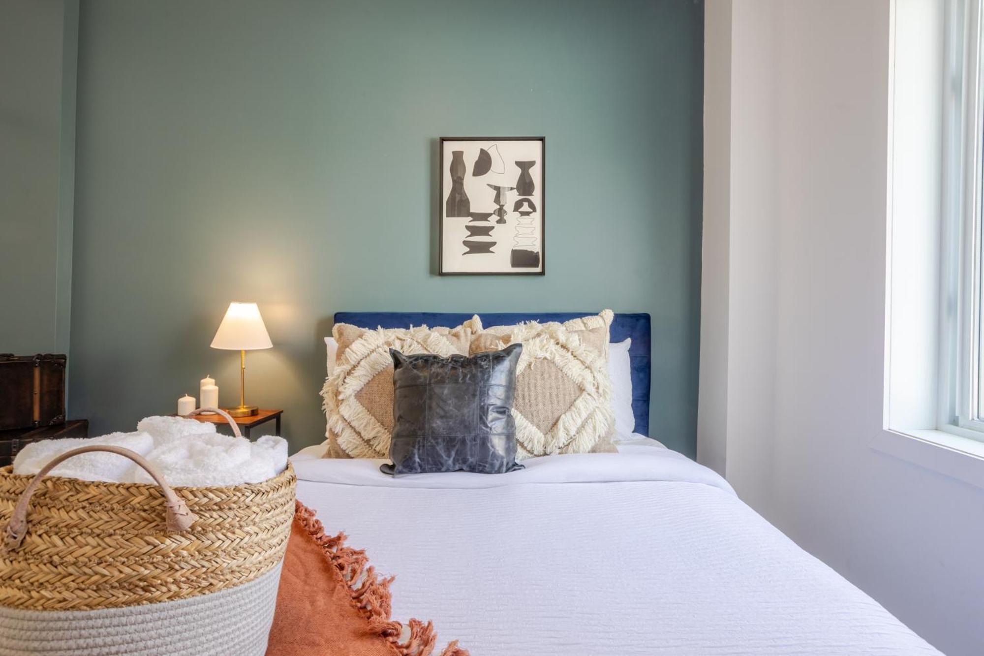 Apartment Wonderful 4 Bedroom In The Heart Of Downtown *