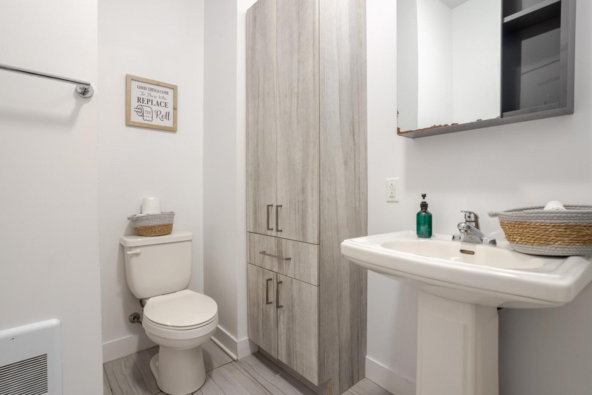 Wonderful 4 Bedroom In The Heart Of Downtown *