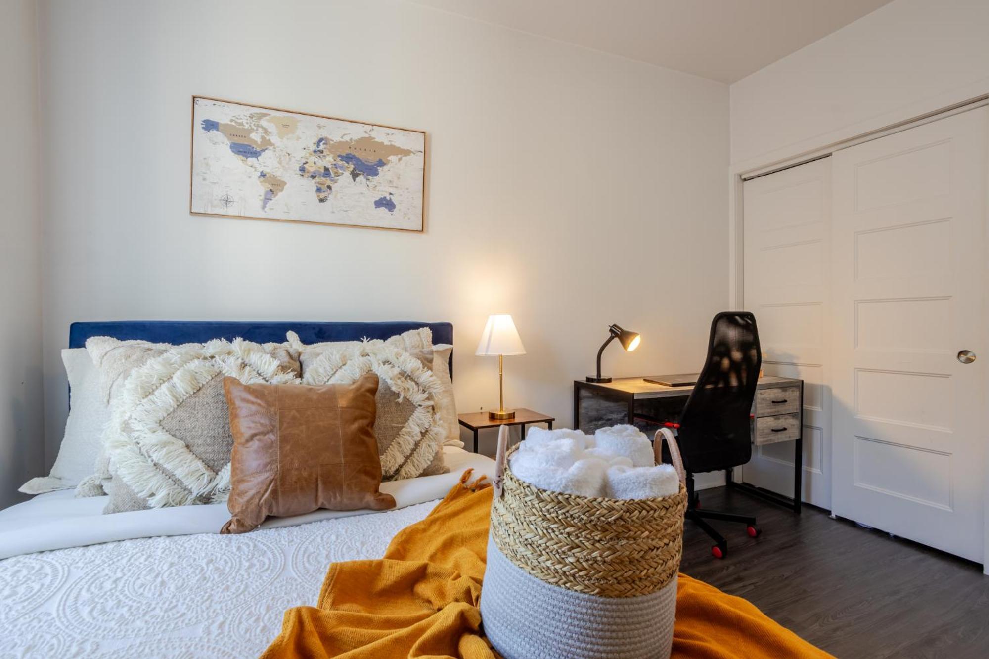 Wonderful 4 Bedroom In The Heart Of Downtown * Montreal